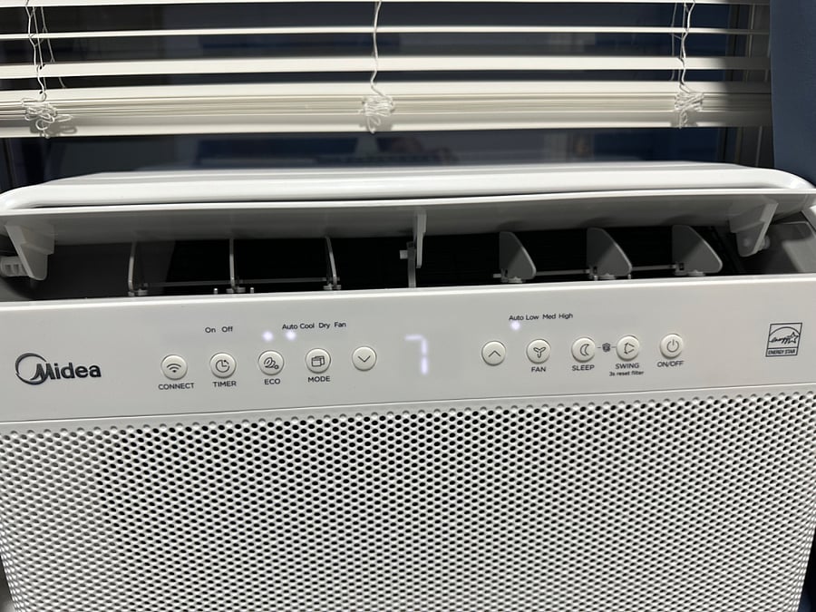 Remote controlled air conditioning unit