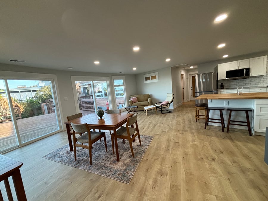You can enjoy your meals at the dining room table or at the island bar.