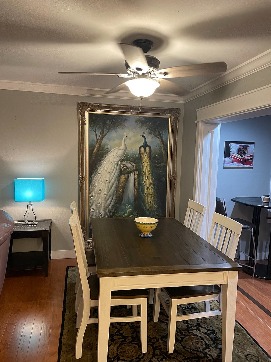 eat in dining area