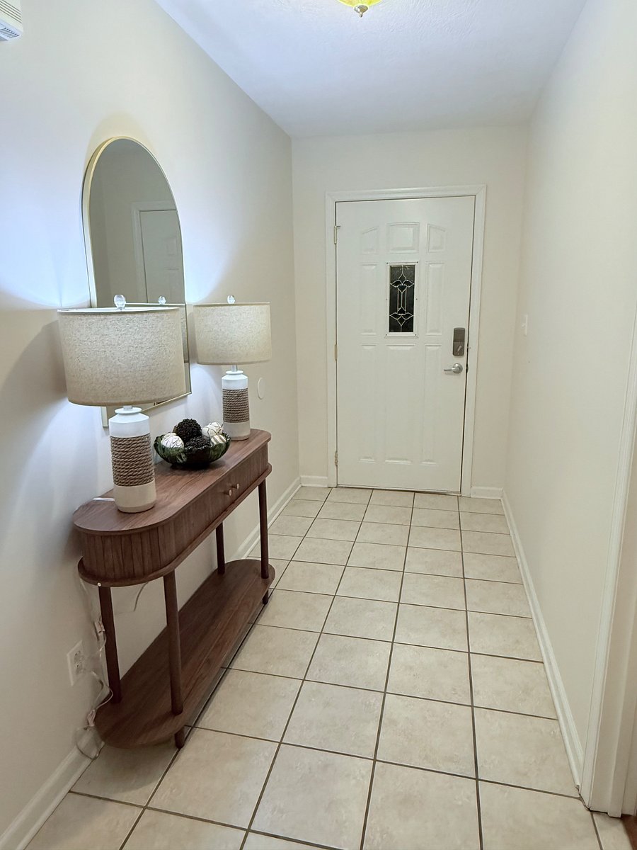 Entry/foyer