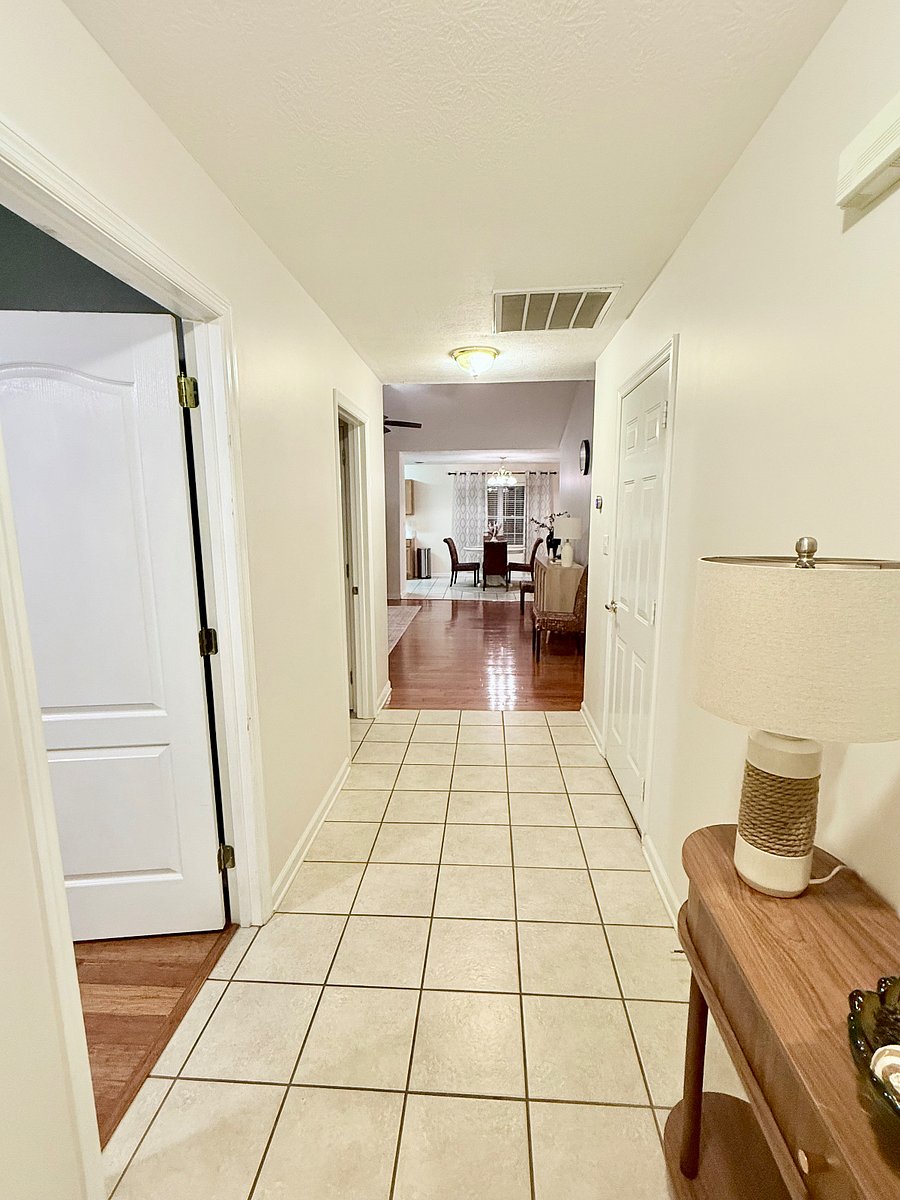 Entry/foyer