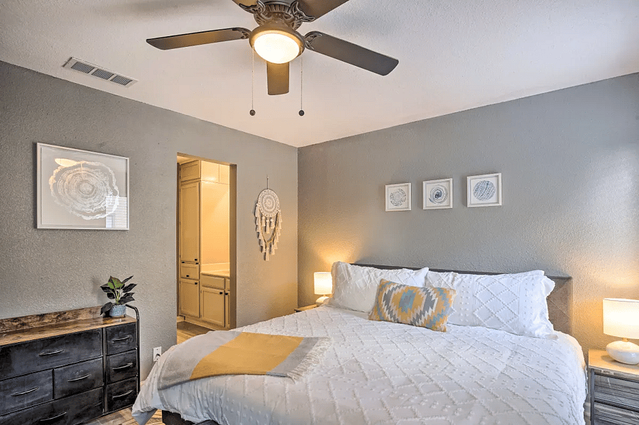 Rest up in a comfortable king sized bed with 100% cotton, 680 thread count Pima Cotton sheets from California. There is also a 6 drawer dresser, full length mirror, a dedicated working space and wood-panel blinds for a good night's sleep.