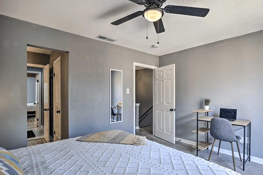 Rest up in a comfortable king sized bed with 100% cotton, 680 thread count Pima Cotton sheets from California. There is also a 6 drawer dresser, full length mirror, a dedicated working space and blackout curtains for a good night's sleep.