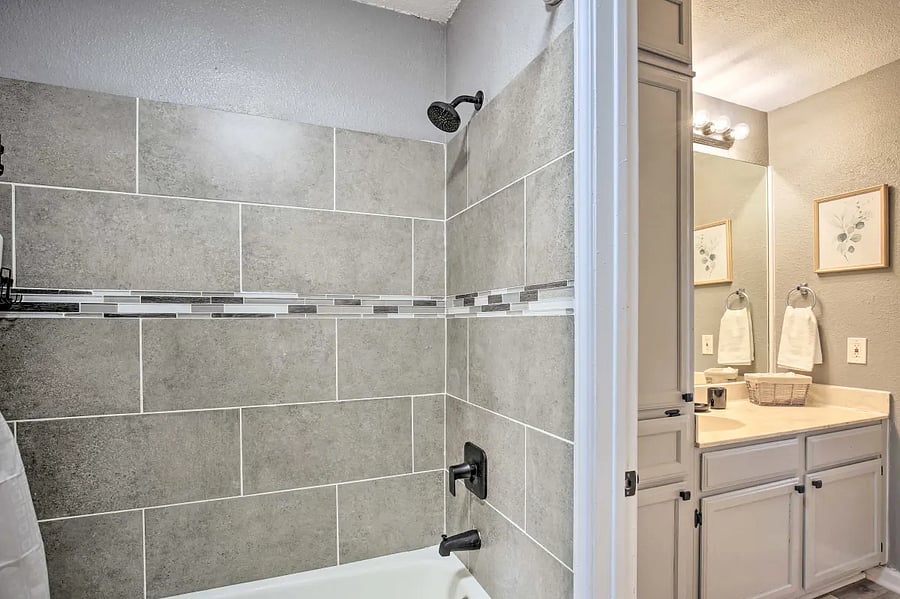 Enjoy strong water pressure in the shower! Body wash, shampoo and conditioner are all provided for your stay.