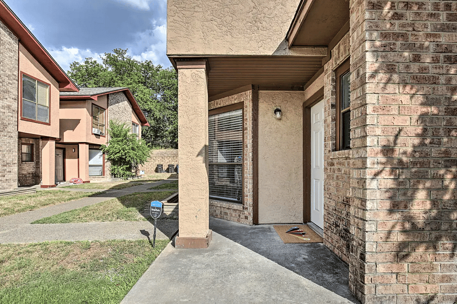 There's a private entrance with keypad for easy access. No lock boxes or keys required!