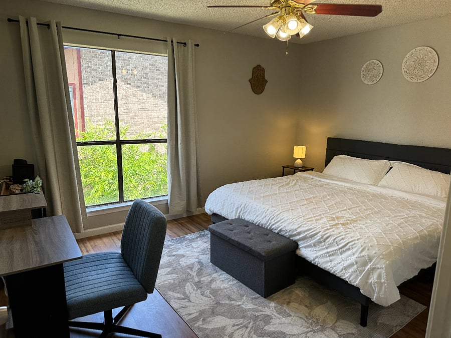 Rest up in a comfortable king sized bed with 100% cotton, 680 thread count Pima Cotton sheets from California. There is also a 6 drawer dresser, full length mirror, a dedicated working space and wood-panel blinds for a good night's sleep.