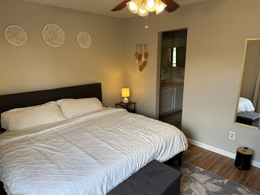 Rest up in a comfortable king sized bed with 100% cotton, 680 thread count Pima Cotton sheets from California. There is also a 6 drawer dresser, full length mirror, a dedicated working space and wood-panel blinds for a good night's sleep.