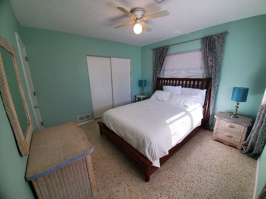 2nd Bedroom with Queen Bed