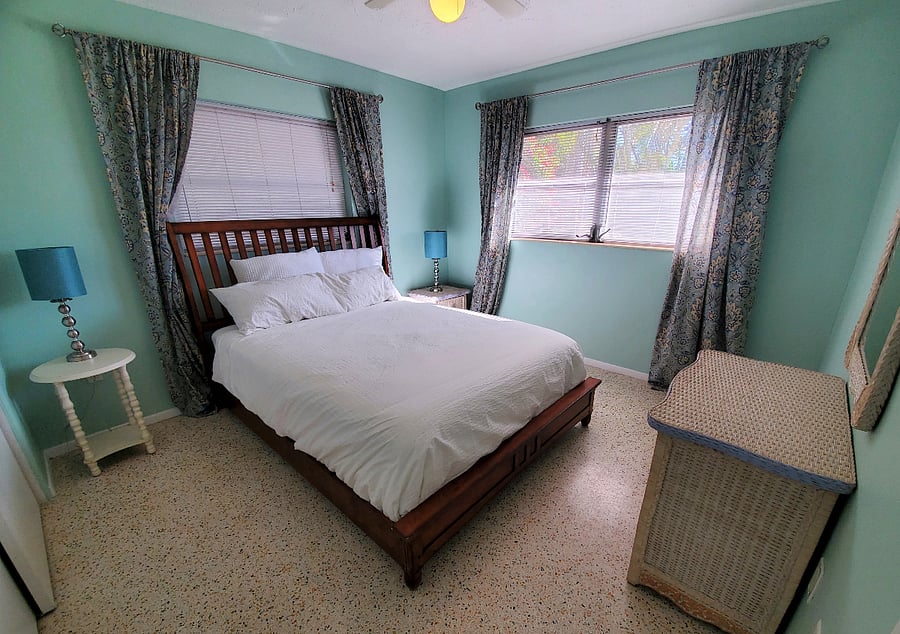 2nd Bedroom with Queen Bed