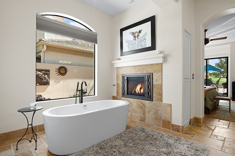 Soaking tub master bathroom main floor