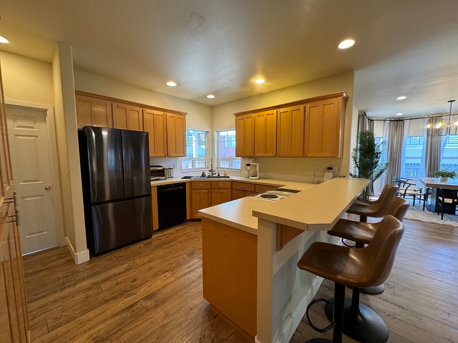 New refrigerator/freezer, dishwasher, and kitchen sink