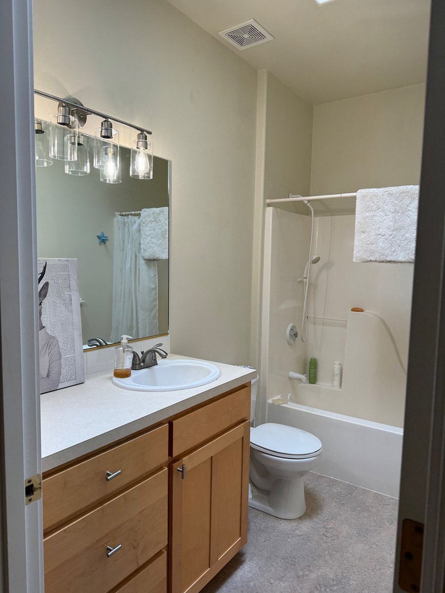 Second bathroom, tub shower