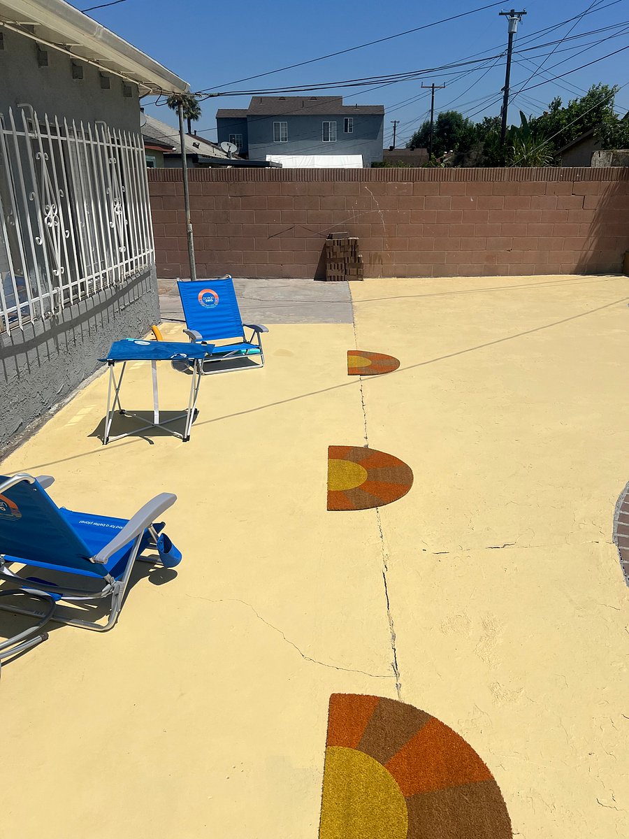Private huge back yard for kids and adults you can sit back and relax and enjoy the scenery. It is like having your own beach. 