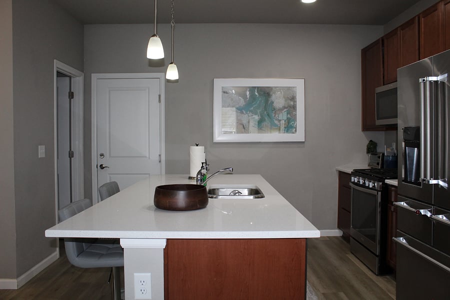 Kitchen/ Island