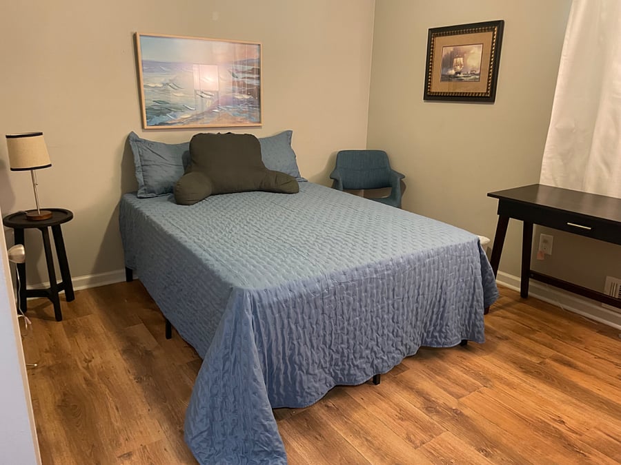 Full Bed with Zinnus mattress...very comfortable