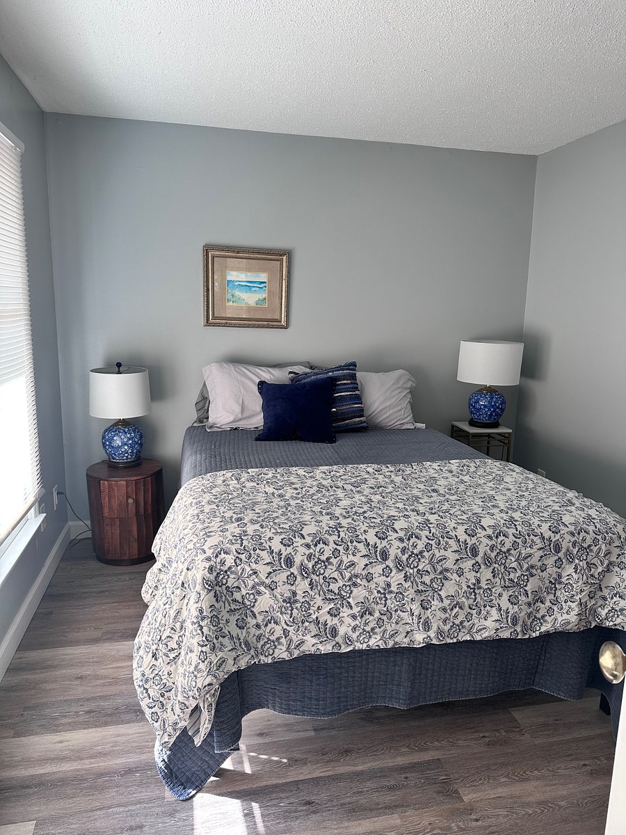 Queen bedroom