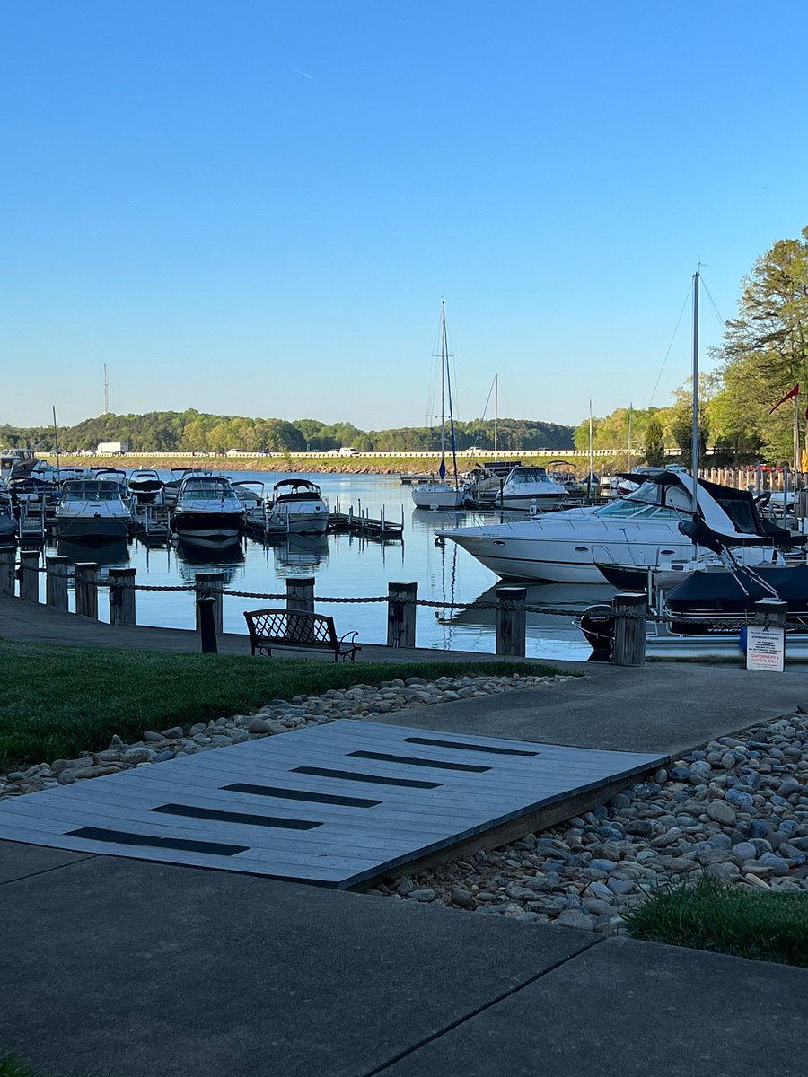 Walking distance to restaurants on the lake boardwalk.