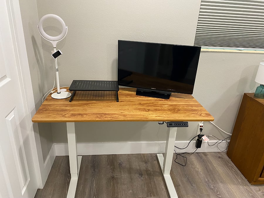 Automatic standing desk
