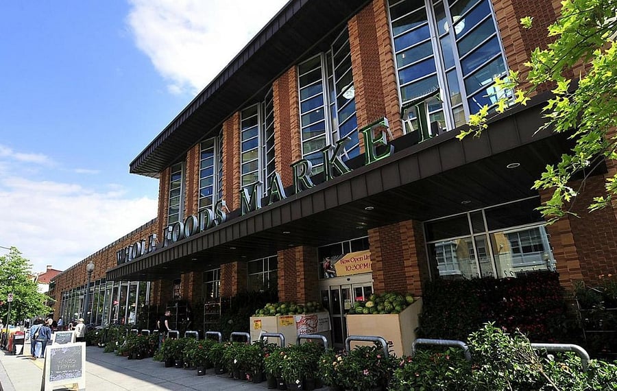 Whole Foods grocery store, 3 blocks away. Many restaurants, stores and amenities are within a few blocks of the house.