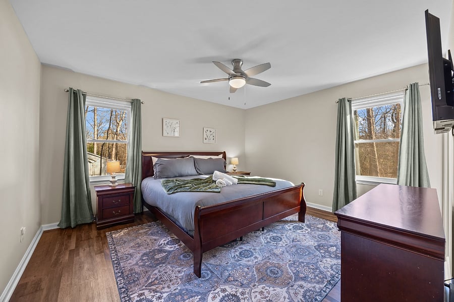Bedroom 1-Master on main floor w/King bed and direct access to the main floor bathroom