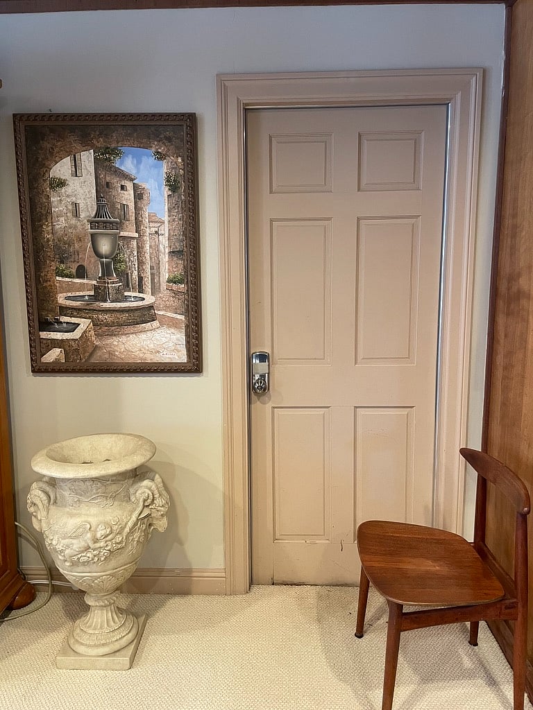 Door closed with keyless entry to private door