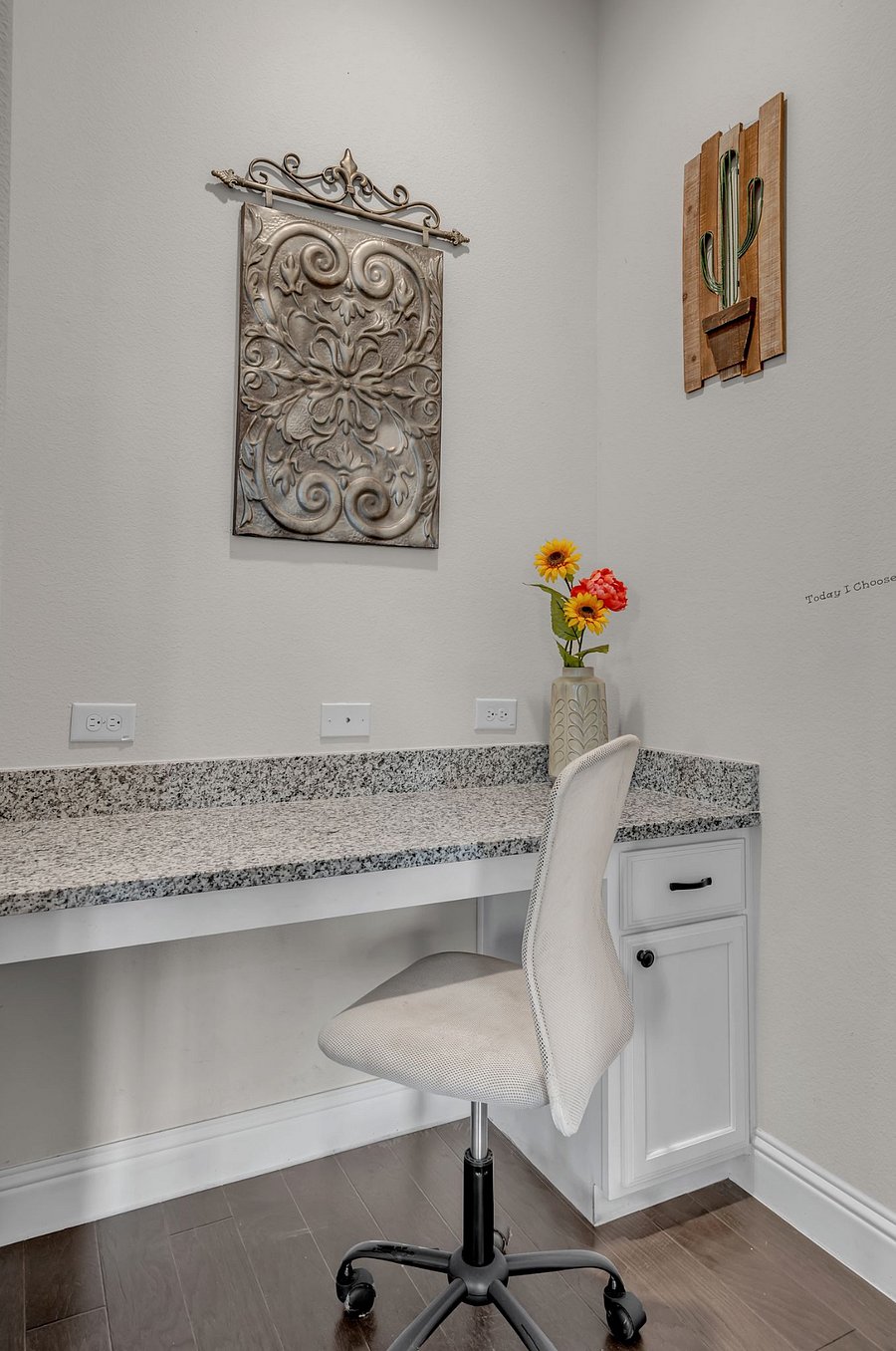 Secondary desk area built into a nook off the living room