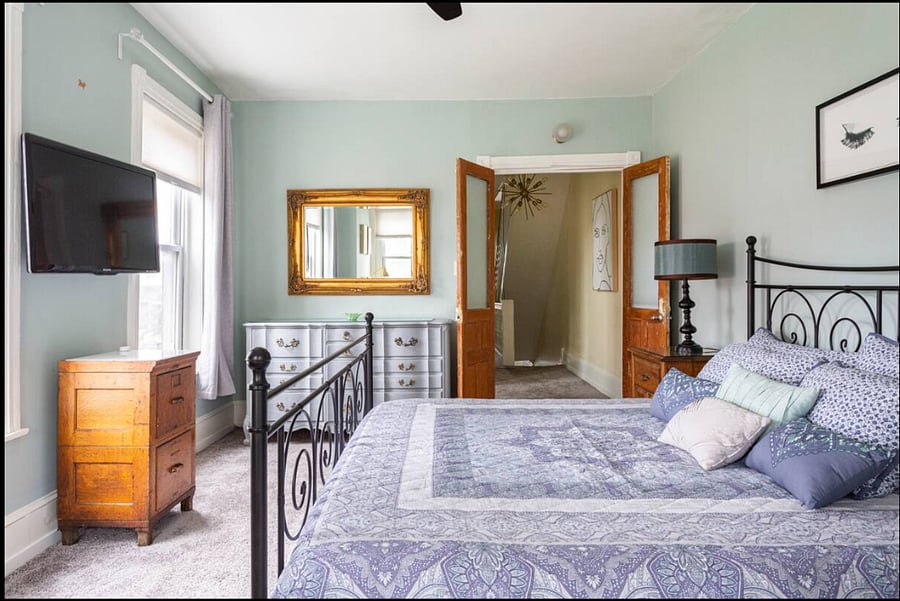 2nd Floor Rear Bedroom - King Size bed; non-shared bathroom available