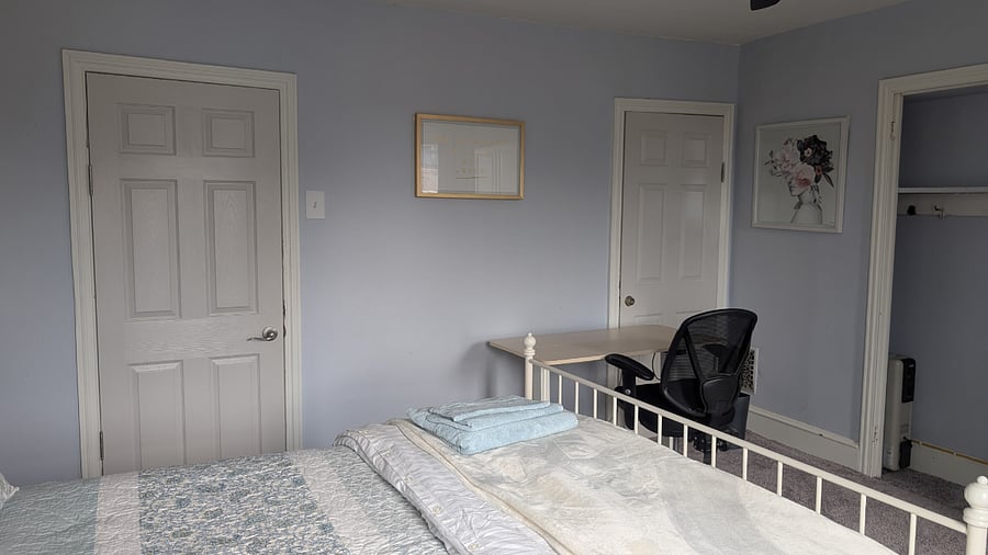 Queen bed 3rd floor