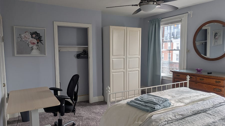 Queen bed 3rd floor