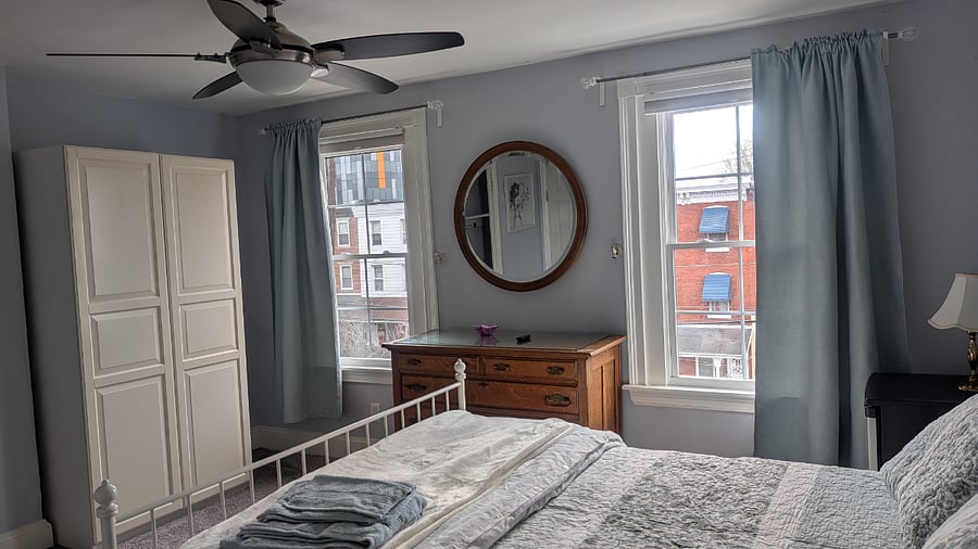 Queen bed 3rd floor