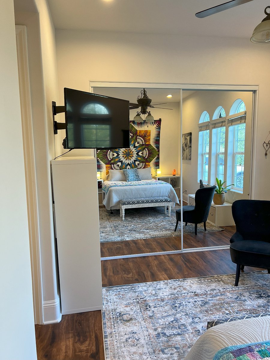Main floor Bedroom 1