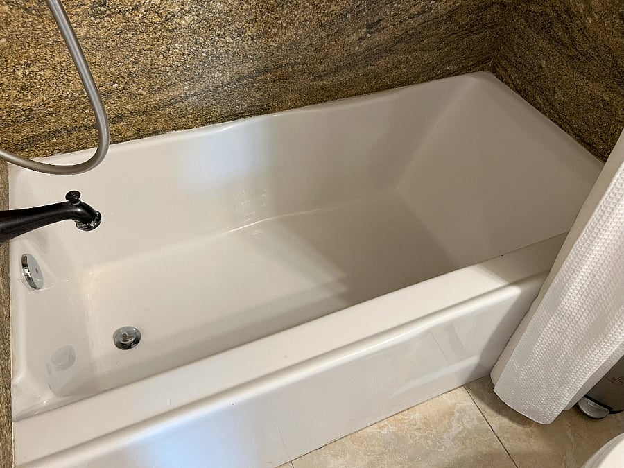 Main floor bedroom 1 ensuite bathroom tub