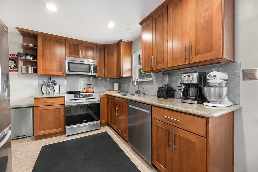 Kitchen Induction range with convection and air fryer