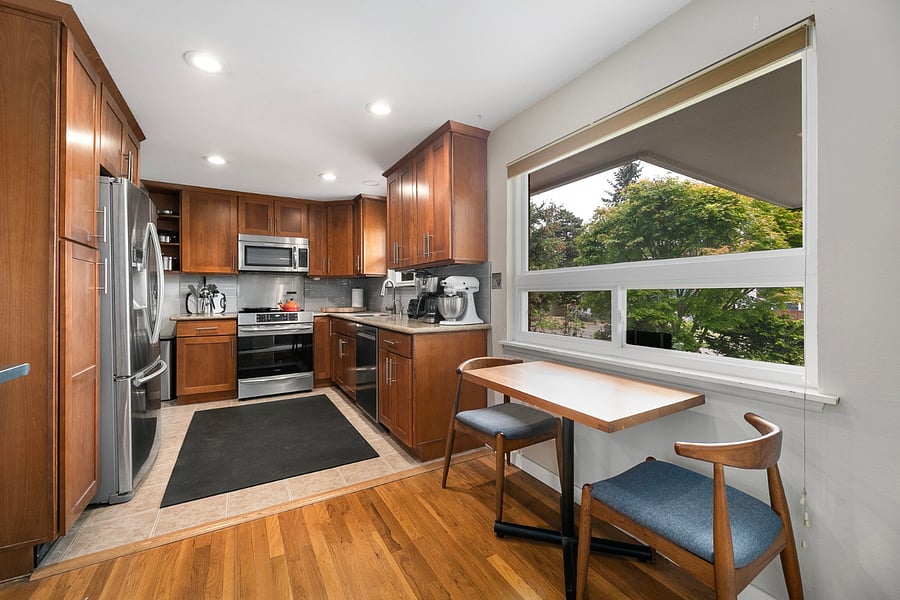 Kitchen with casual seating