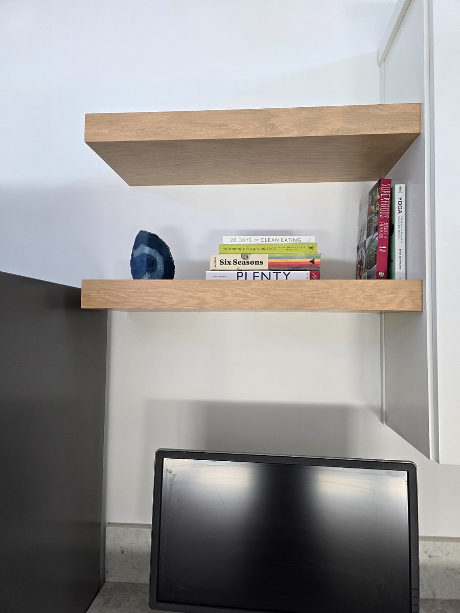 Solid oak shelves. Can hold heavy items.