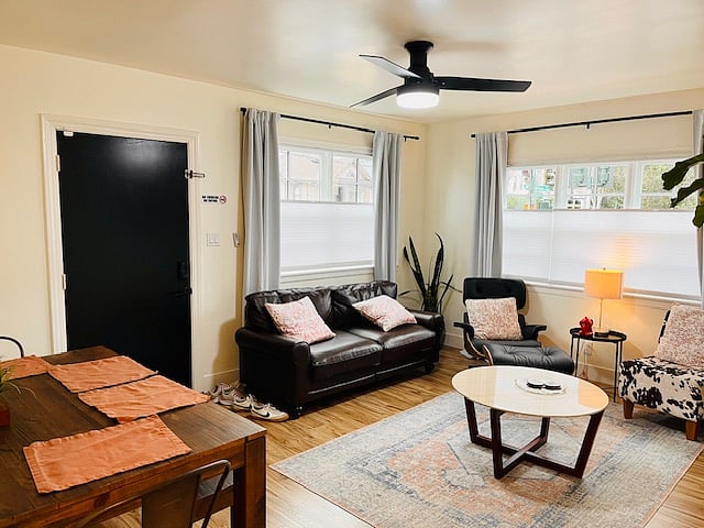 Another view of living with dining table.
Pri