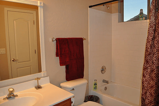 Upstairs full bathroom