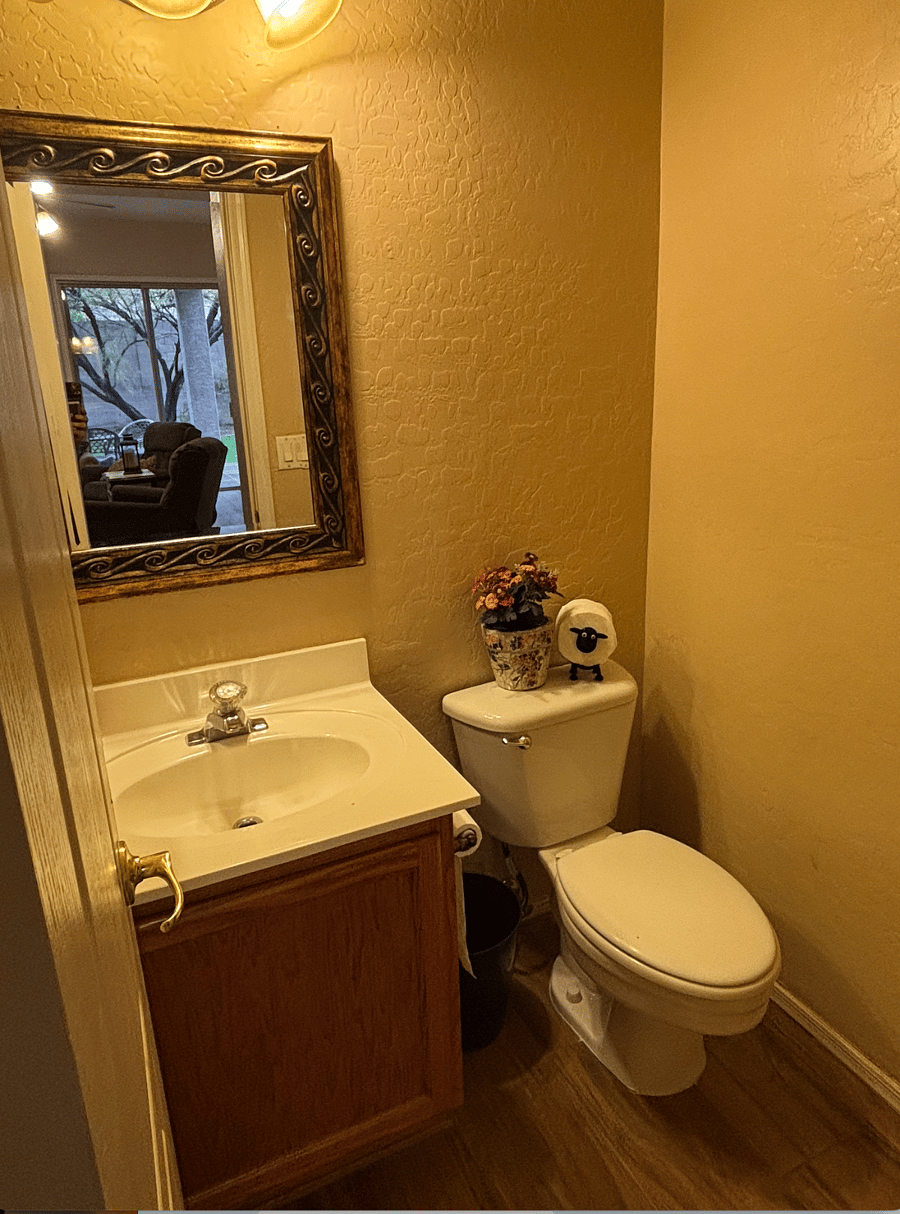 1/2 bath downstairs
