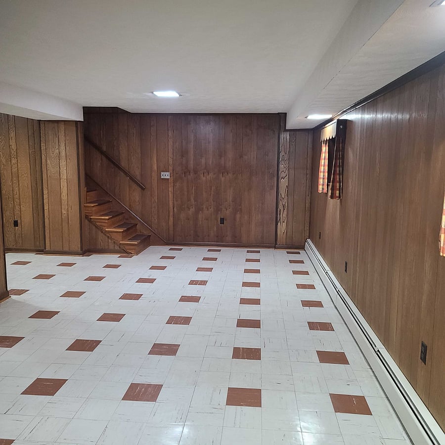 Stairway to basement from kitchen
