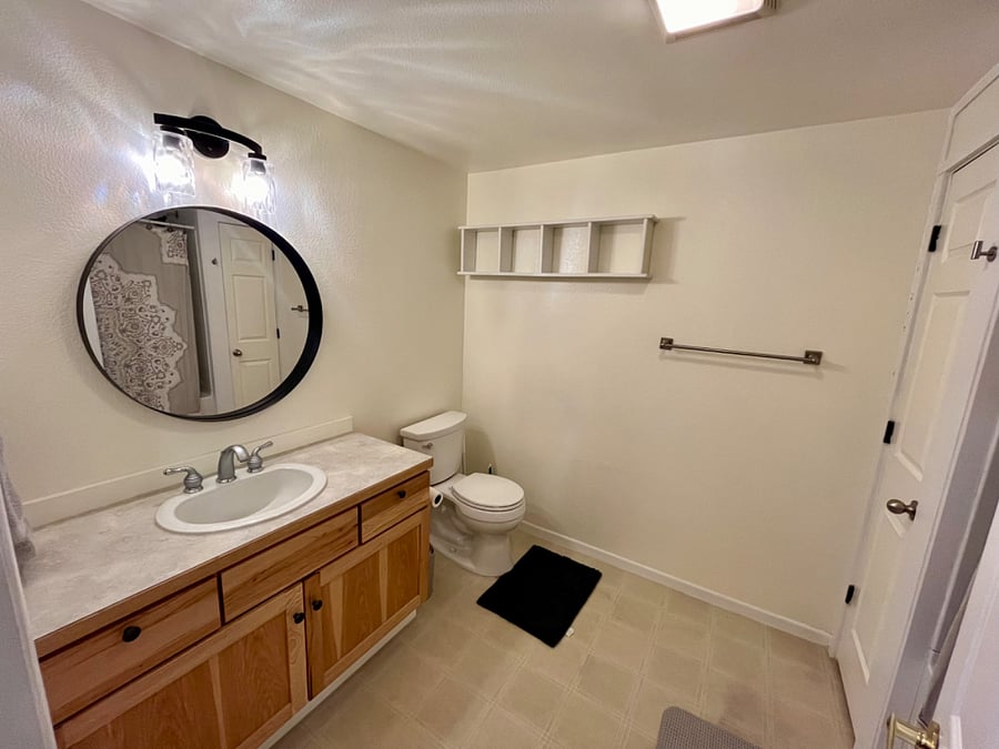 bath towels, hand towels, and wash cloths are provided.