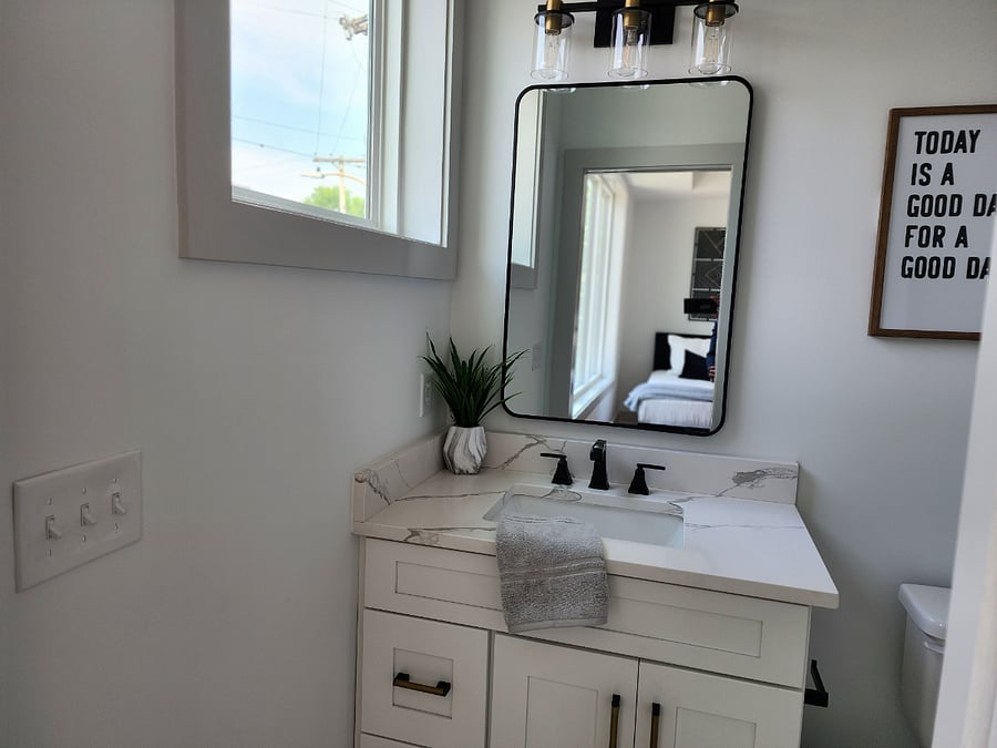 2nd Bedroom En-suite Bath