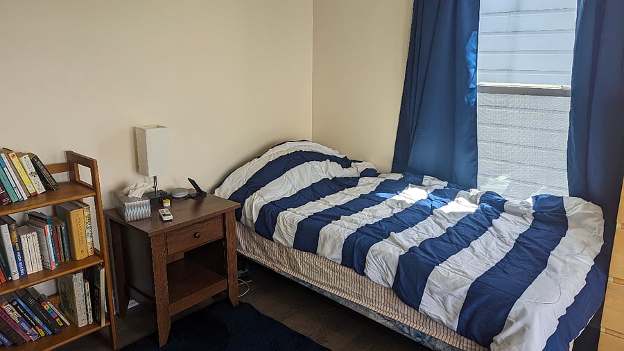 Comfy mattress, usb, smart speaker.