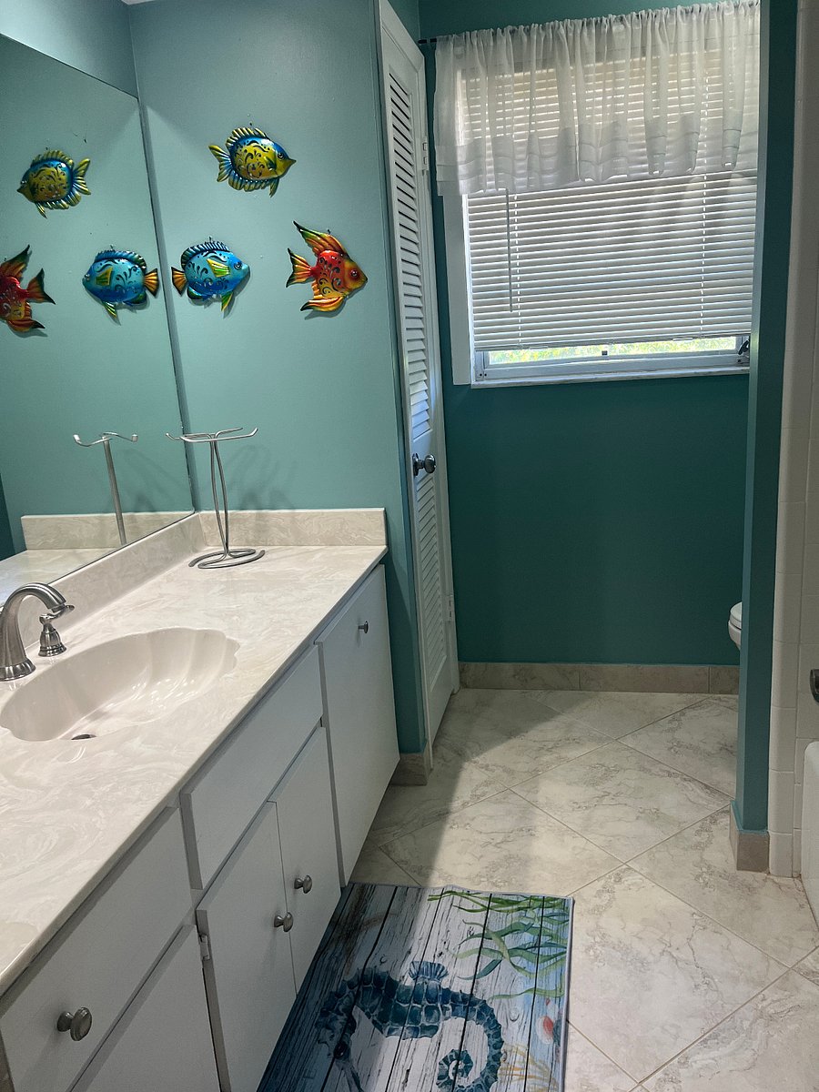 Second bathroom. 