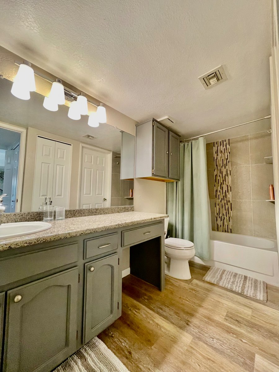 Full Bathroom Area. 