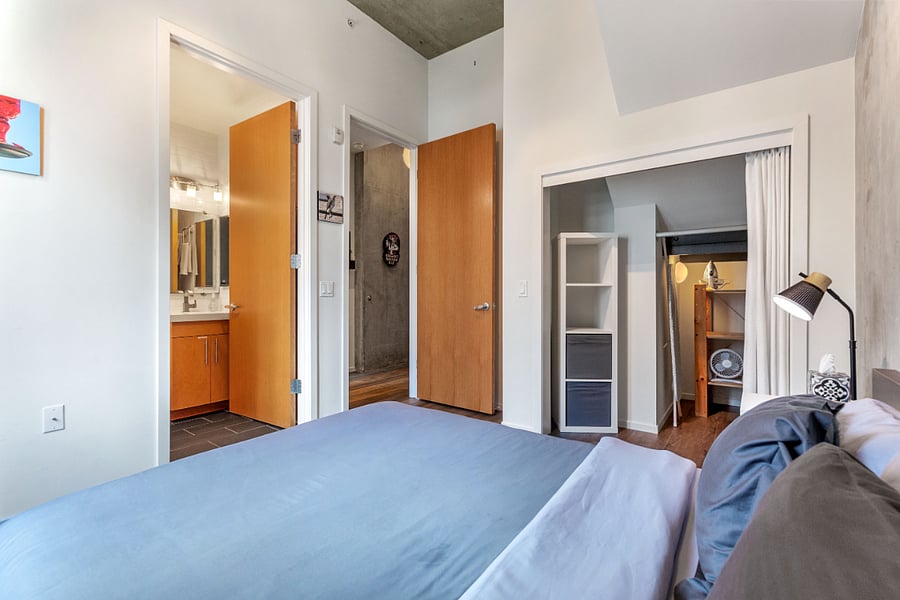 2nd bedroom, Queen bed, en-suite bathroom
