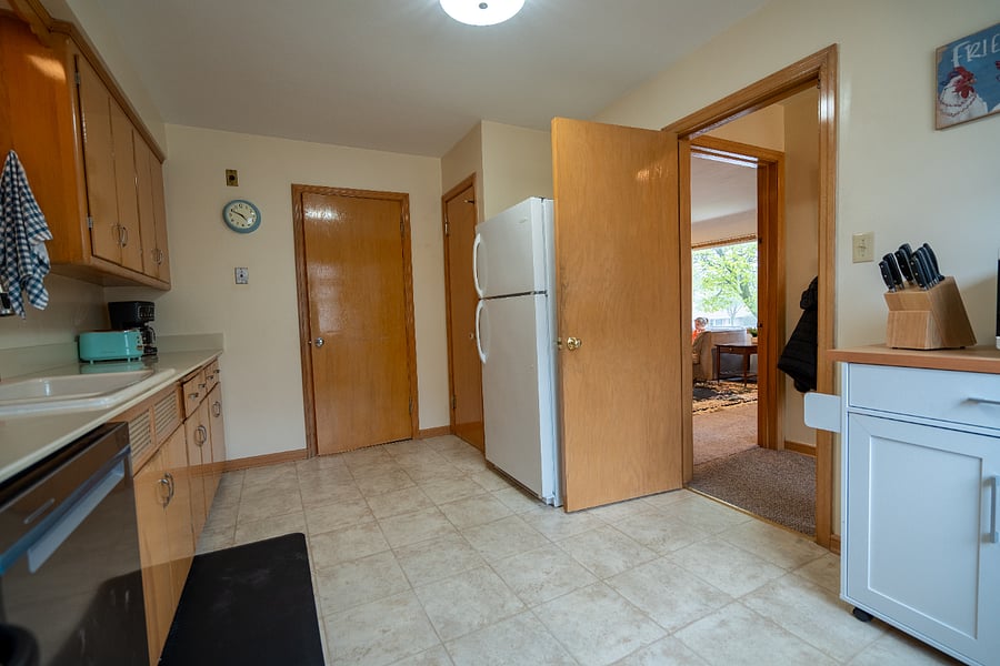 Kitchen, fully stocked