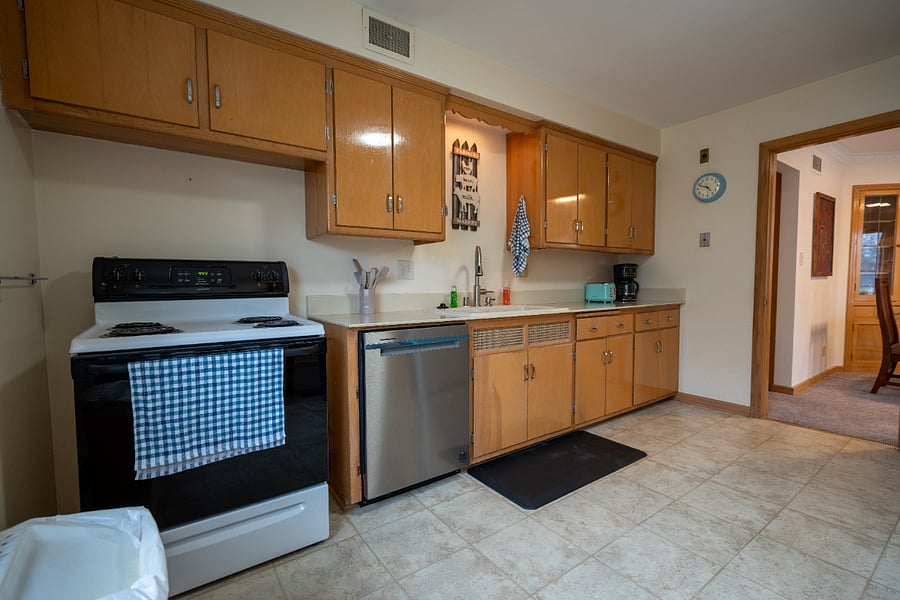 Kitchen, fully stocked
