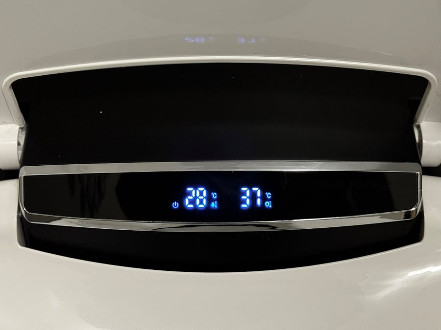 Toilet seat temperature indicator