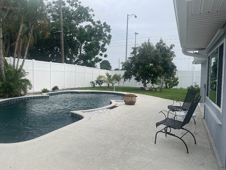 Access to swimming pool and outdoor sitting area