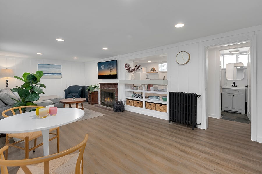 Additional spacious living room downstairs great for big families or multiple groups traveling together